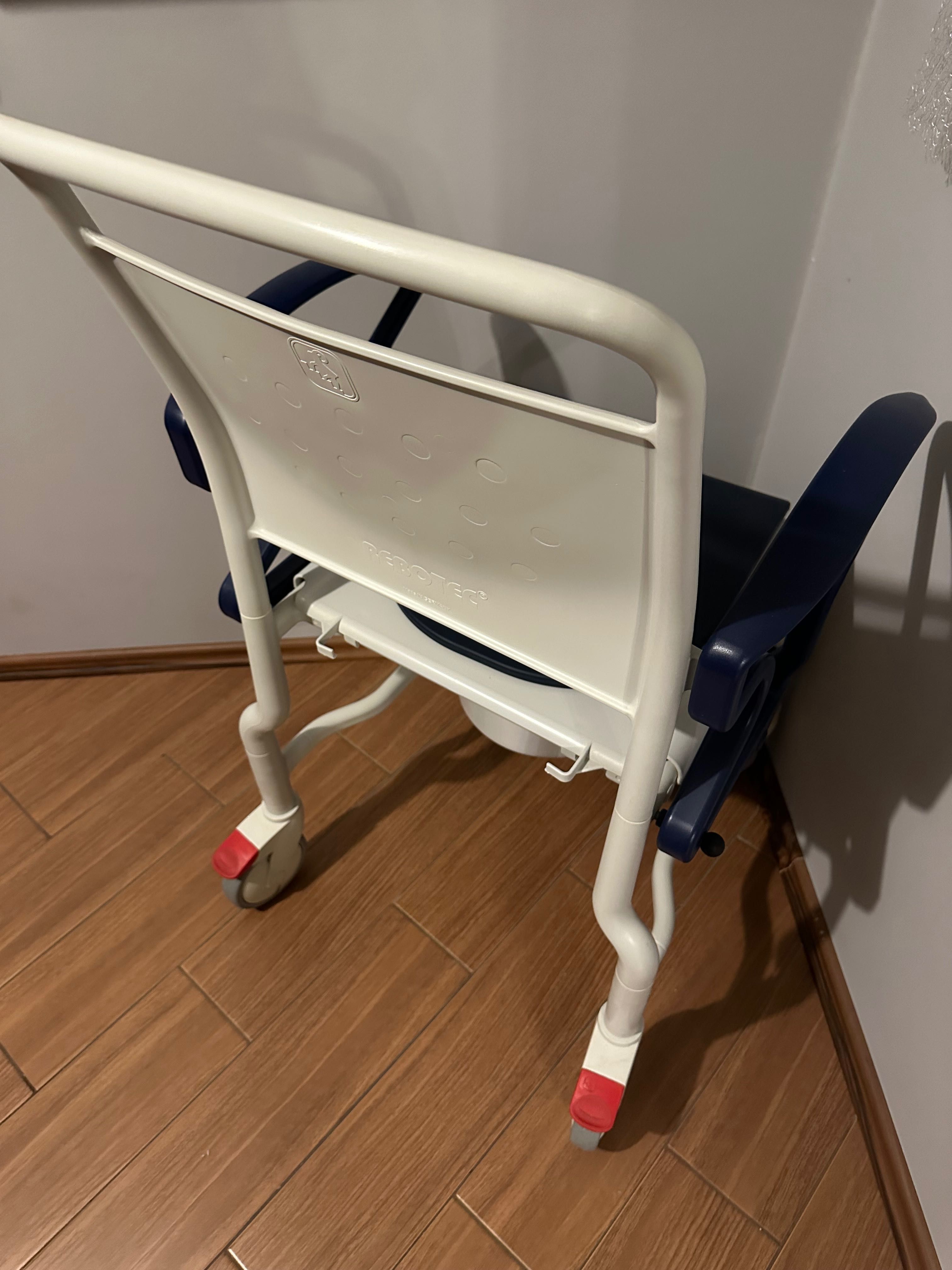 Wózek krzesło kąpielowo-toaletowy
