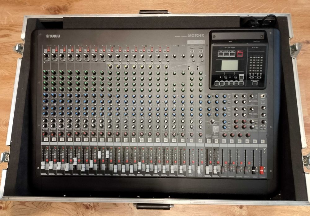 YAMAHA 24 kanałowy mikser MGP 24X