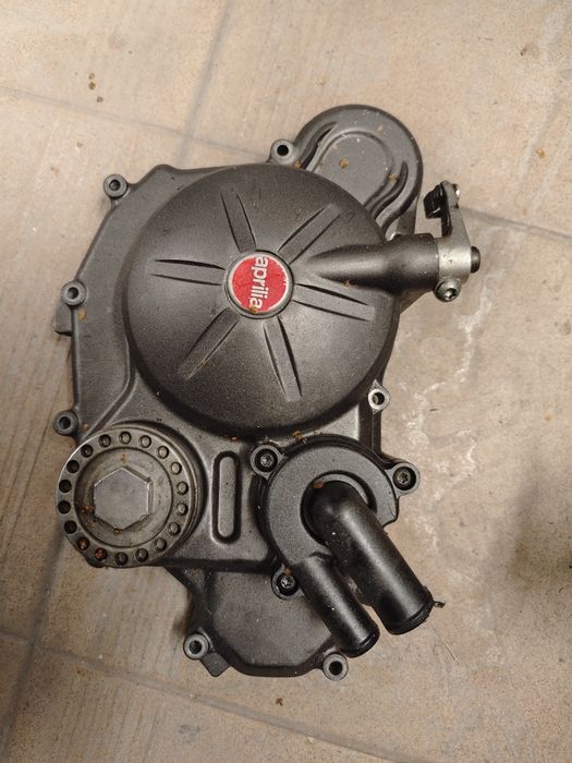 Aprilia SX 125 wtrysk Dekiel silnika lewy kompletny z pompą wody i usz