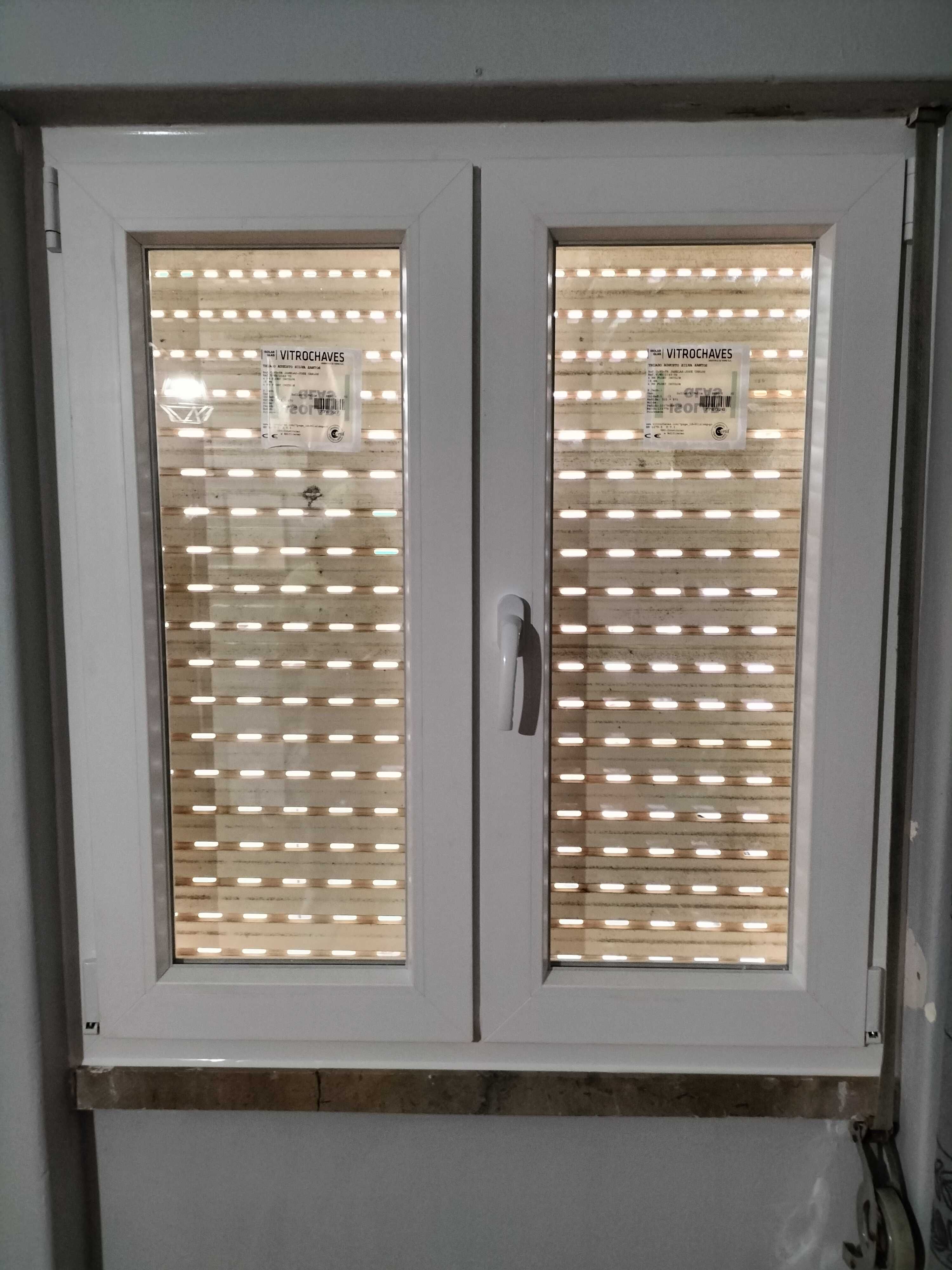Janelas e portas em PVC, estores, Marquises, portadas em alumínio