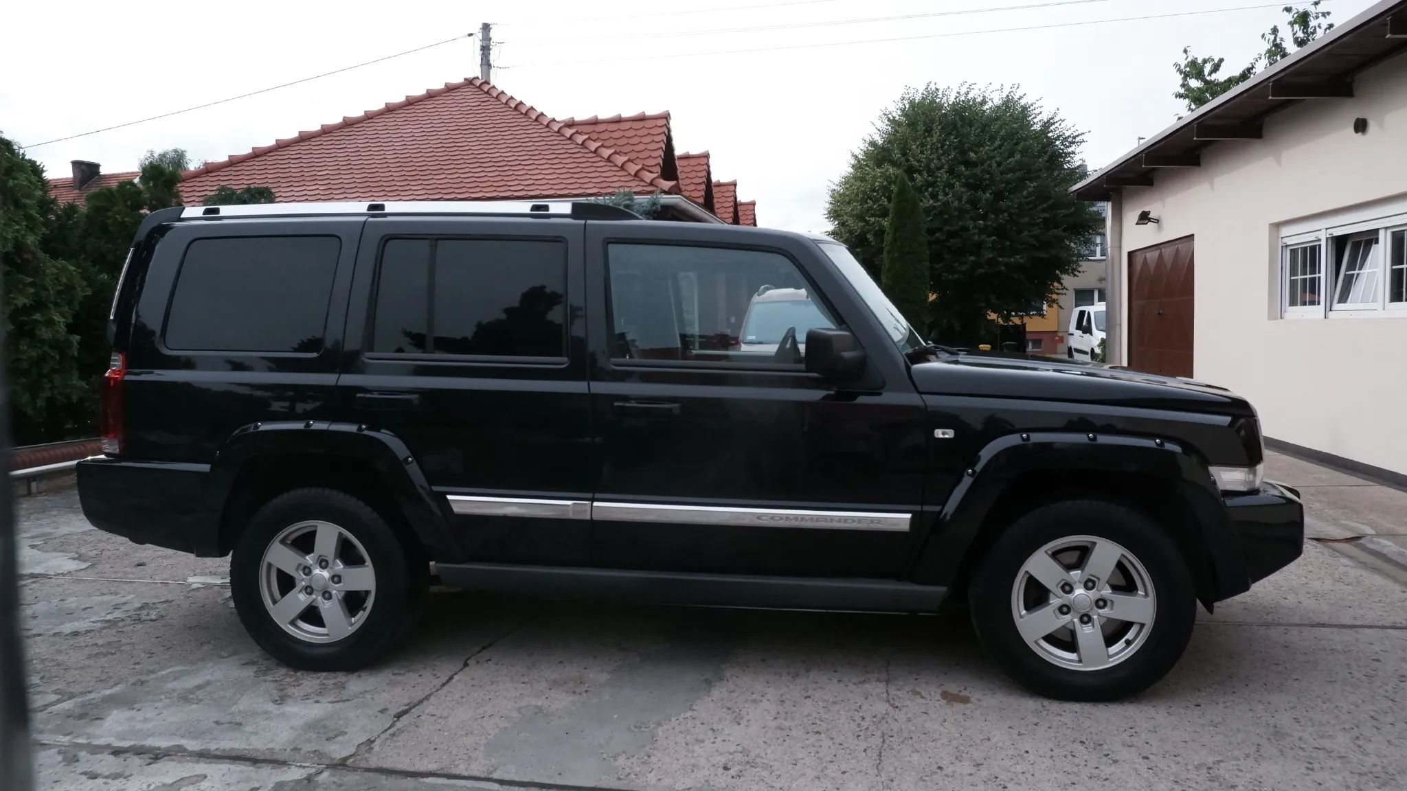 Jeep Commander Jeep Commander 3.0 CRD 218 KM 4x4 • Top wersja • 7‑osobowy • 2007