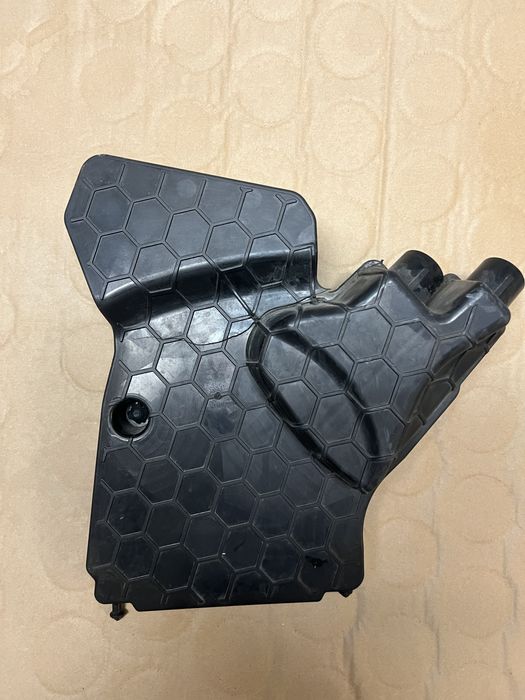 Osłona silnika Rezonator powietrza w205 w213 c klasa A654