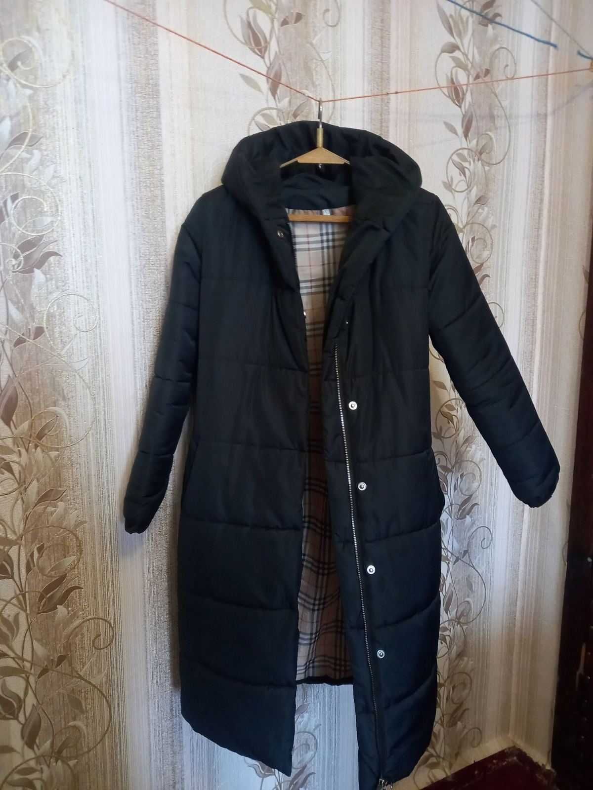Зимове стильне пальто з капюшоном