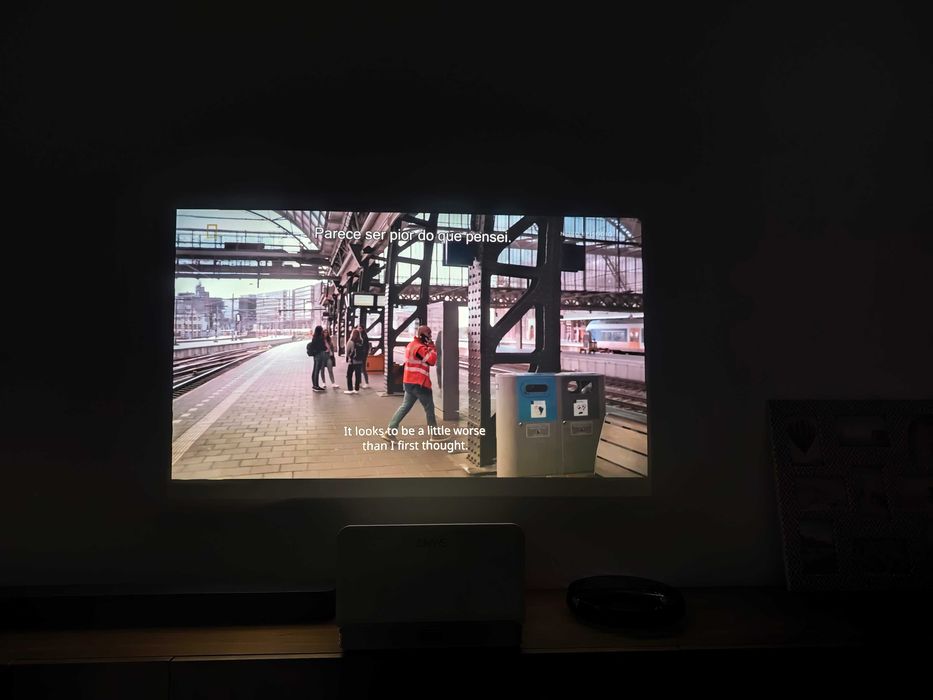 Projetor Smart UF70w DLP Ultra Short Throw