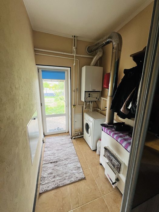 Будинок з ремонтом та терасою