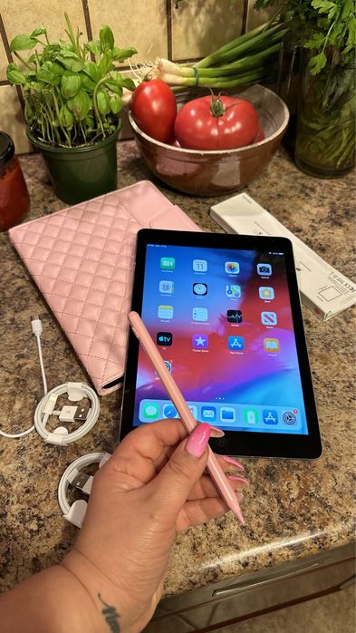 Tablet iPad Apple Retina 10 cali + nowe etui + nowy kabel