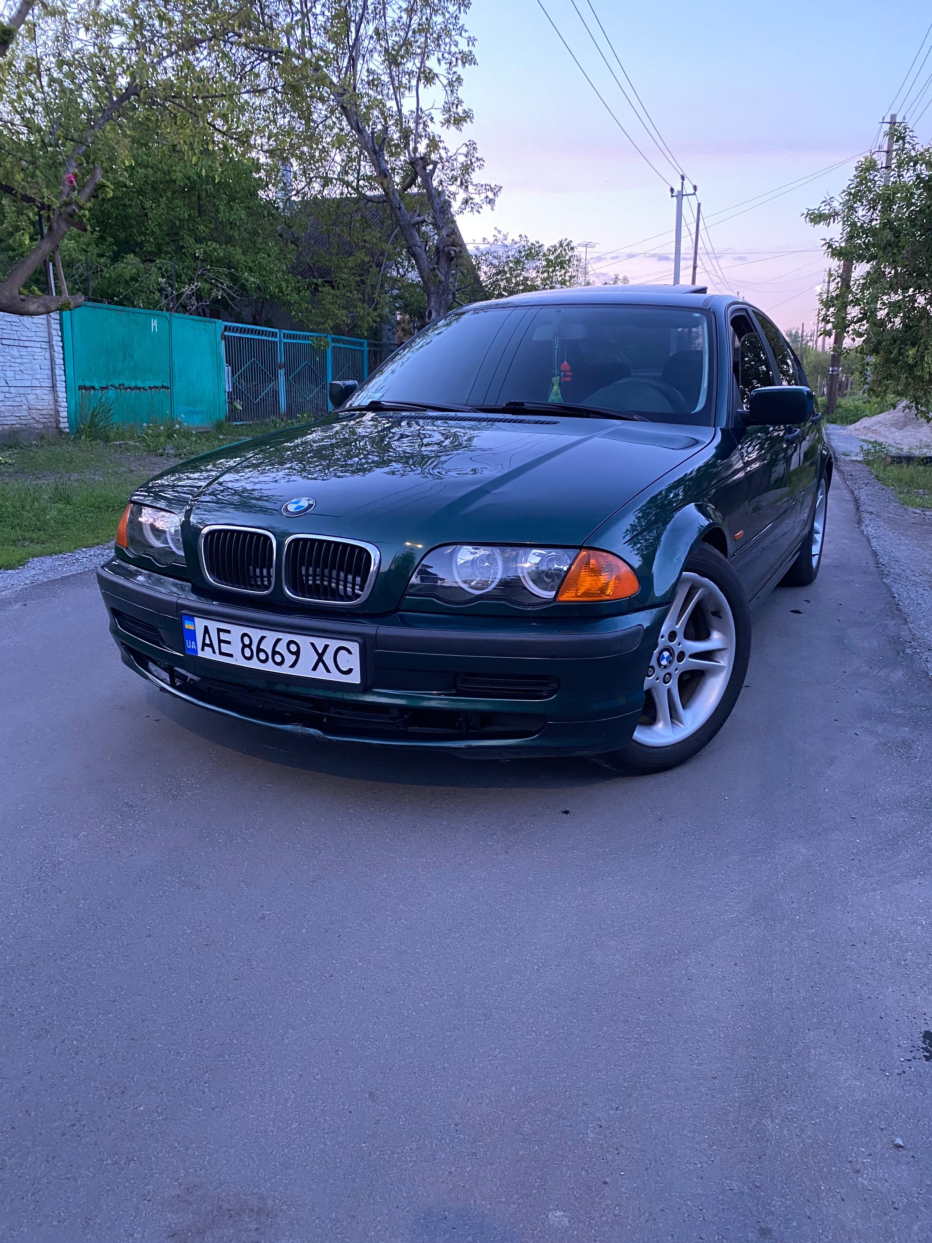Продам машину BMW 320D