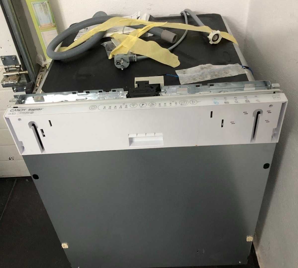Vendo máquina de lavar louça Candy de encastre total nova