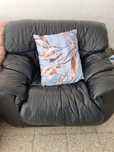 3 Sofas em pele preta bom estado l