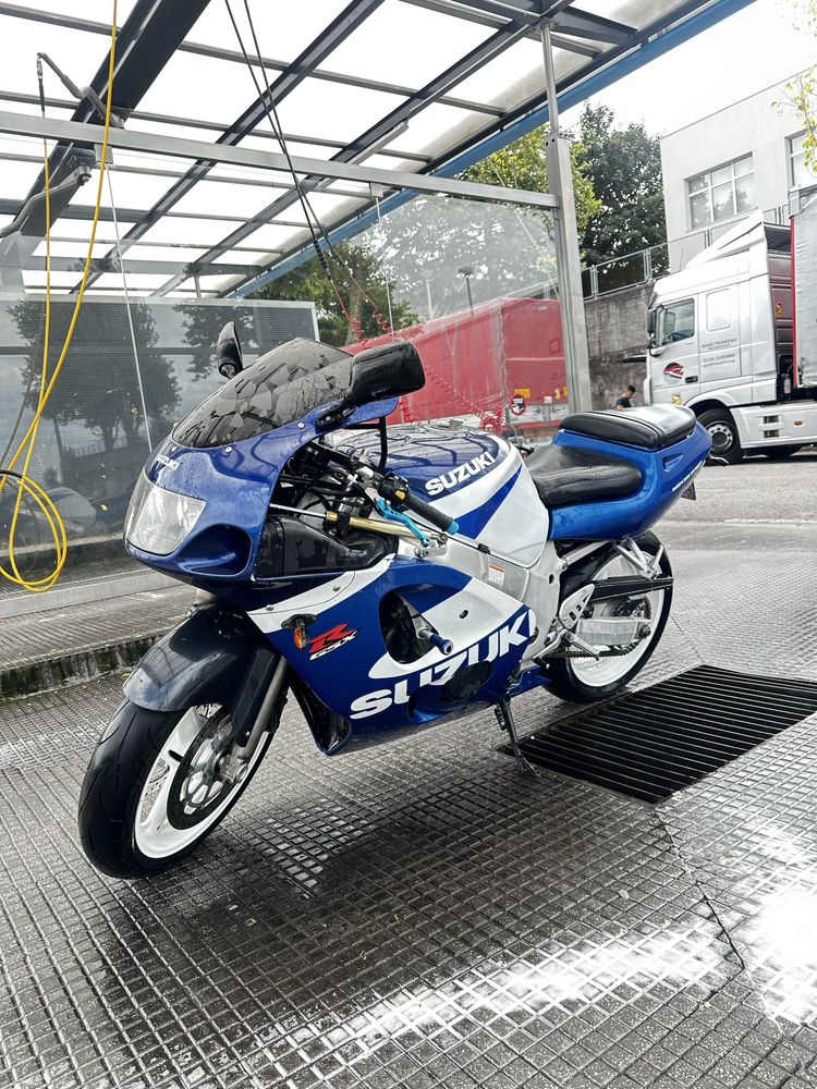 GSX R 600 k3  ano 2001