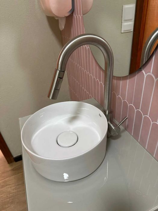 NOWA Srebrna Bateria Umywalkowa - Zmienny Strumień Wyciągany Wężyk