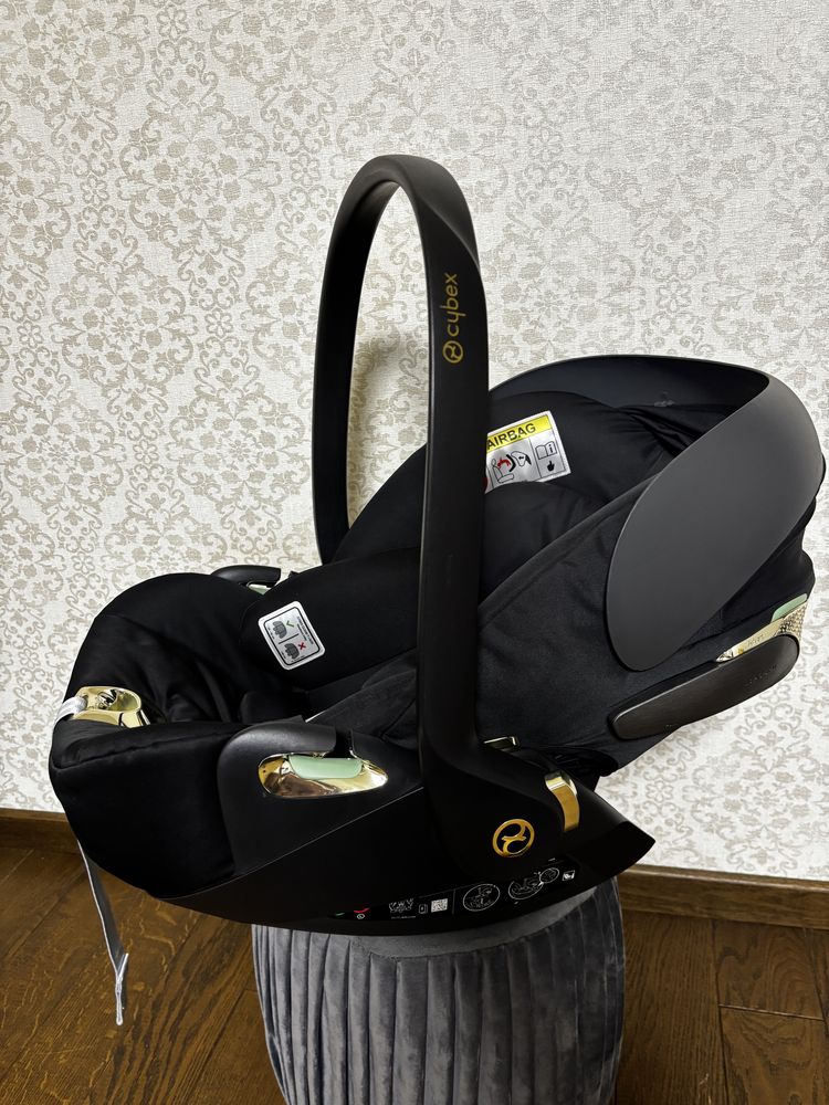 Автокрісло Cybex Cloud T i-Size by Jeremy Scott Wings відмінний стан