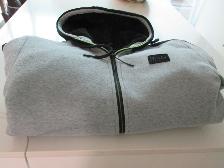 Blusão de rapaz marca EVERLAST, tamanho S em bom estado