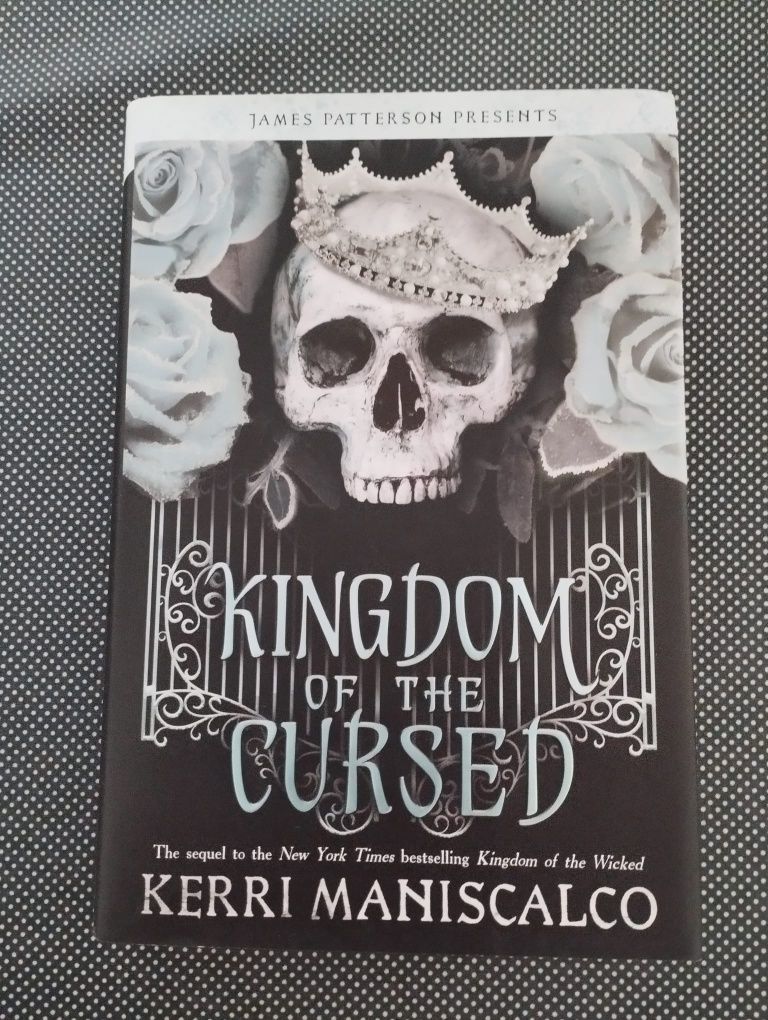 "Kingdom of the cursed" em capa dura