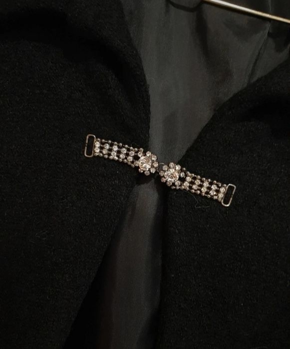 Eleganckie bolerko do pasa czarne z cyrkoniami i rękawami 3/4 S/M