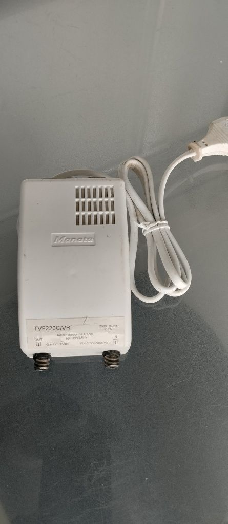 Amplificador de sinal p/ ligar em várias TVs