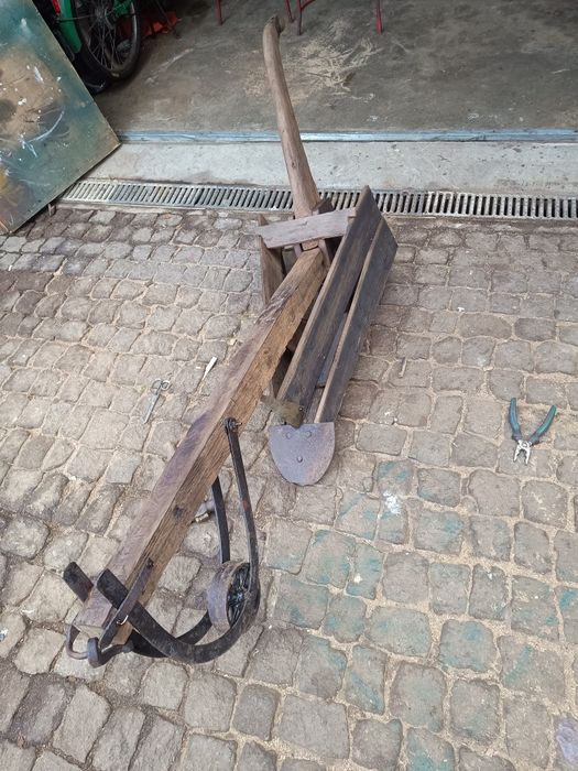 Uma antiguidade e  outros