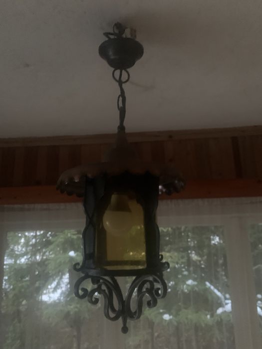 Żeliwna lampa wisząca