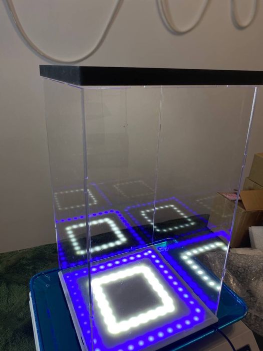 3Д скляна Коробка з підсвіткою для колекційних іграшок/ старуеток