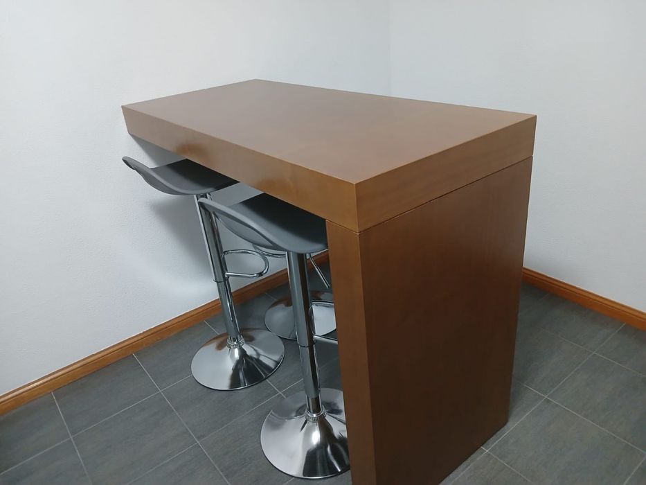 Mesa de madeira de parede