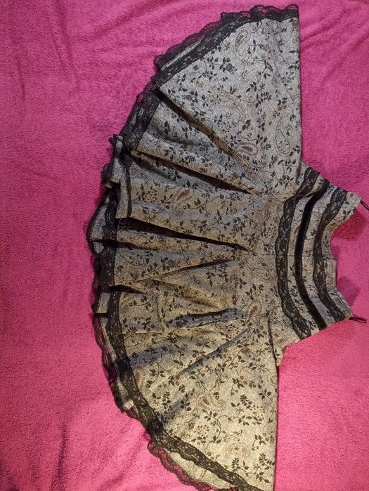 Spódniczka spódnica M S szara w wzory kwiaty liście z czarną koronką