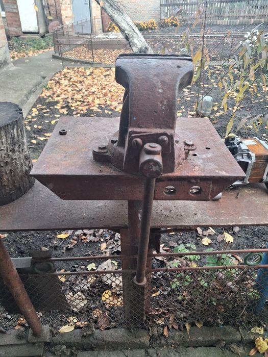 Продам тиски б/у