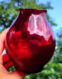 Rubinowy, wyjątkowy, szklany wazon prl, falbanka