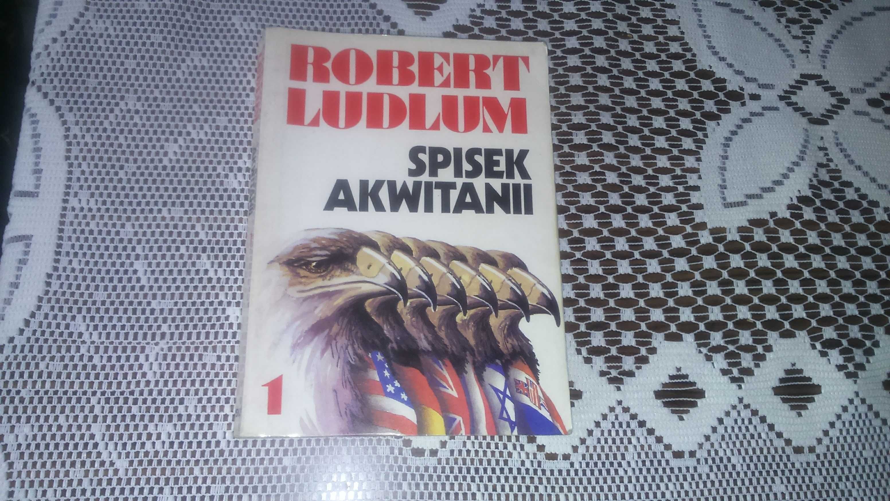 Robert Ludlum: "Przesyłka z Salonik" 1994,  "Spisek Akwitanii" cz. 1