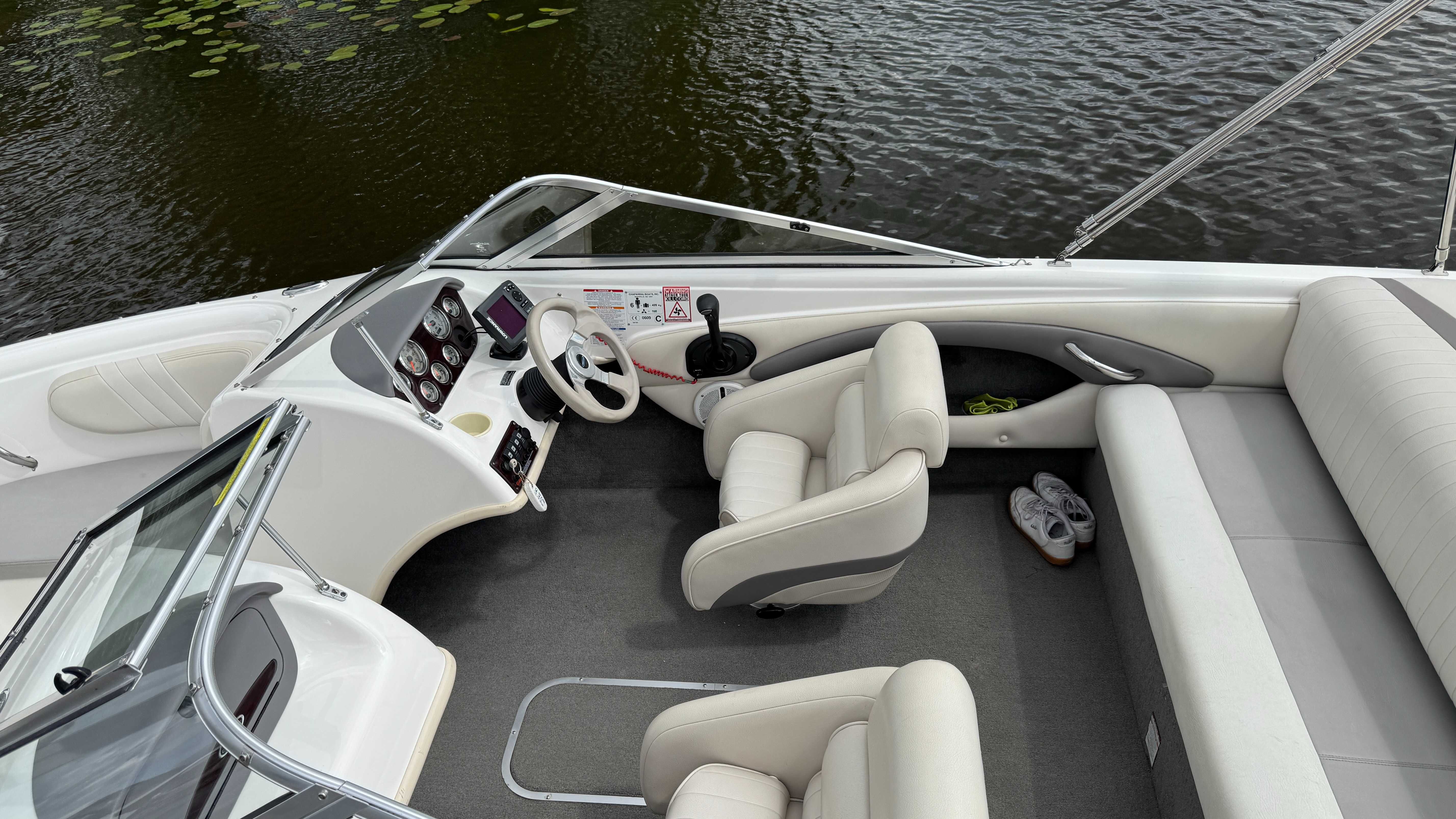 Sprzedam łódź motorową  Chaparral 180 SSI  z przyczepą