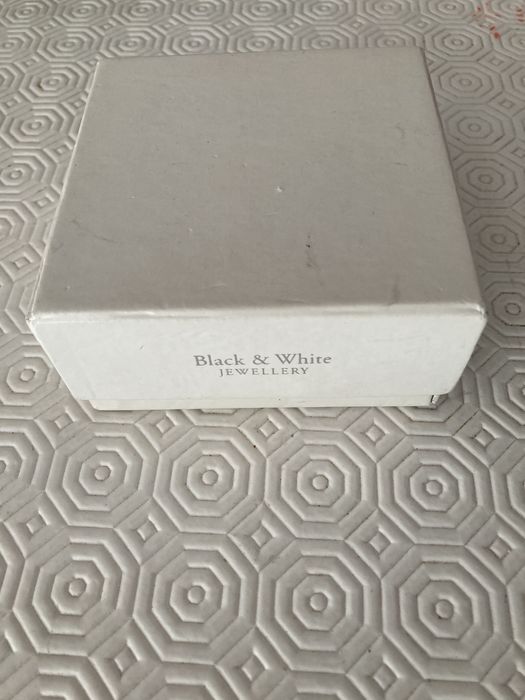 Black and White Colar Diamante