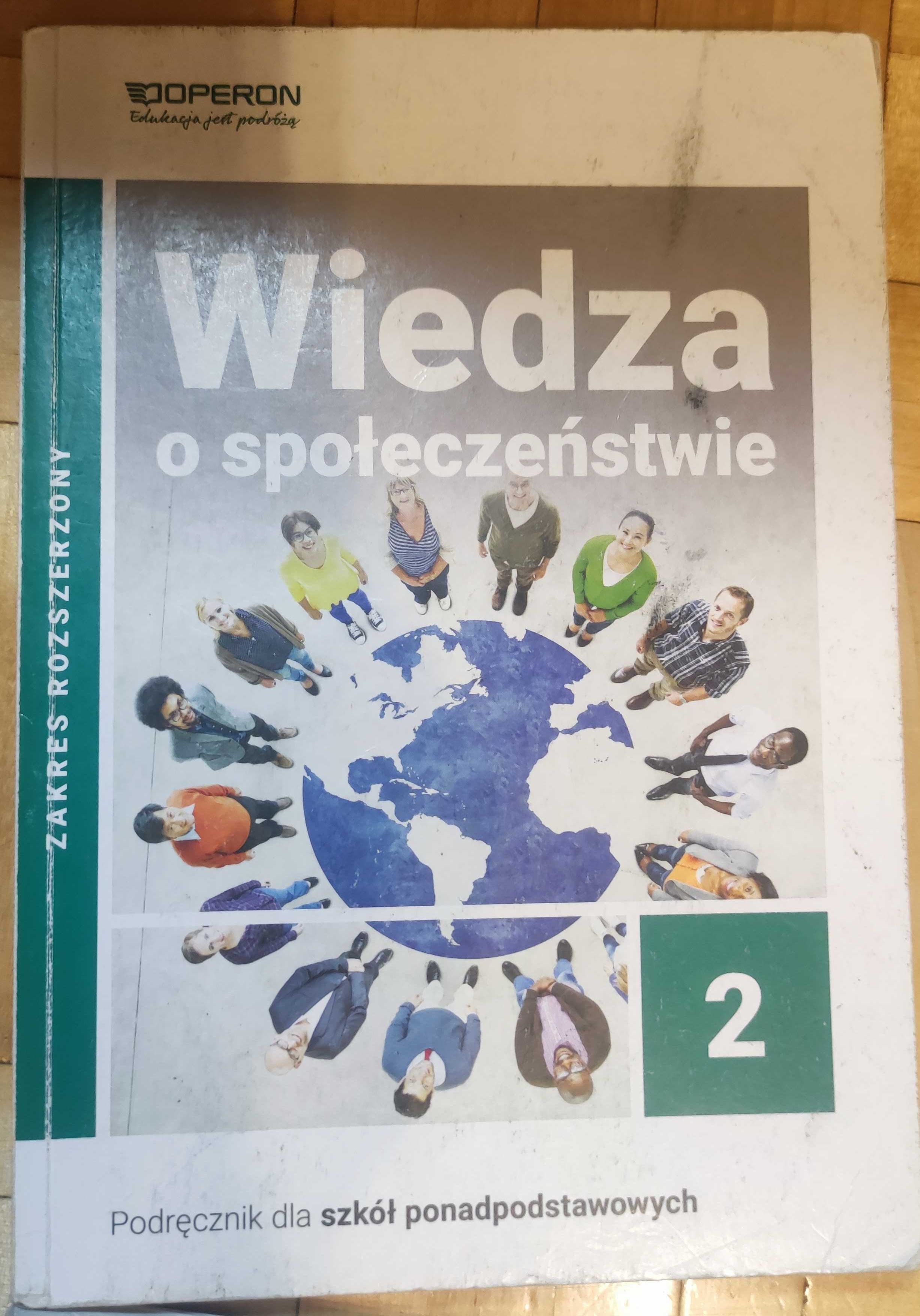 Książki klasa 2 liceum. Fizyk, chemia, biologia i inne.