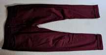 Skinny Fit Burgundy – Spodnie, które zrobią z Ciebie gwiazdę TikToka