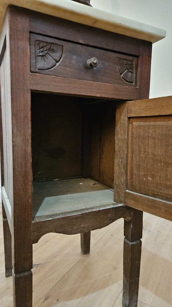 Mesa de Cabeceira Antiga