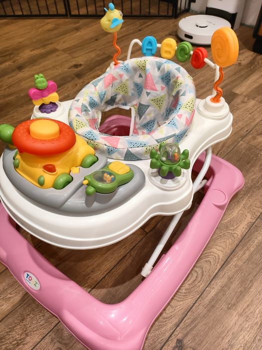 Grający chodzik wiele elementów