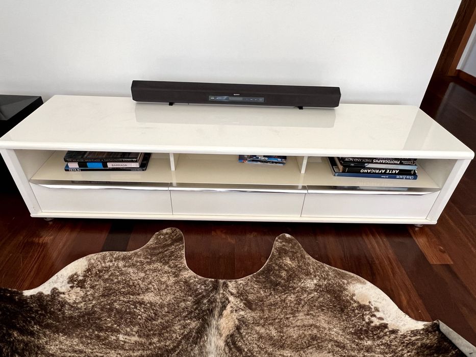 Móvel/aparador de TV minimalista