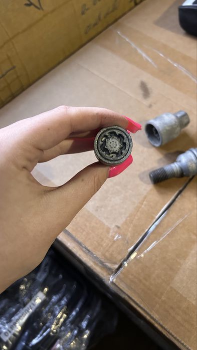 Секретні болти Audi Q5,Q7,Q3,Q8,VW Touareg