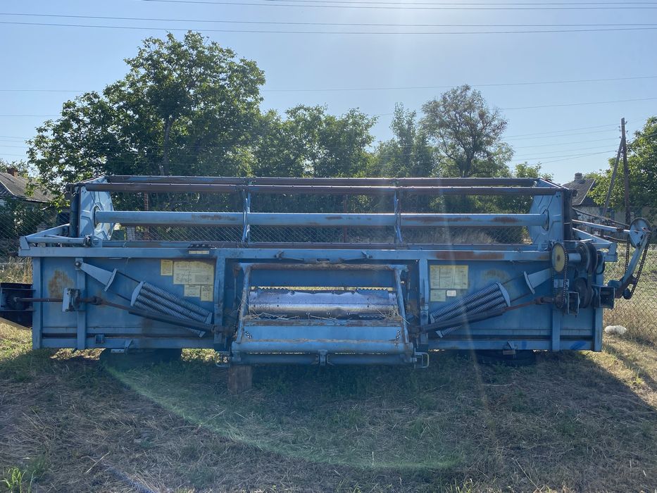 Комбайн Славутич КЗС-9-1