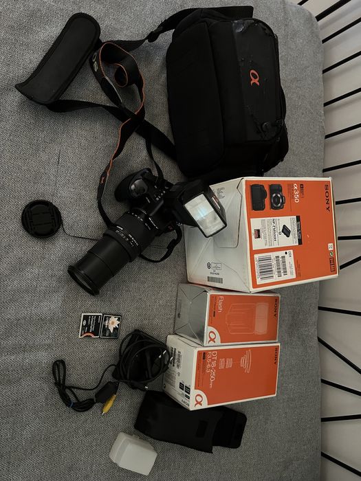 Máquina fotográfica DSRL Sony Alpha a350 Lente 18-250mm c/ extras