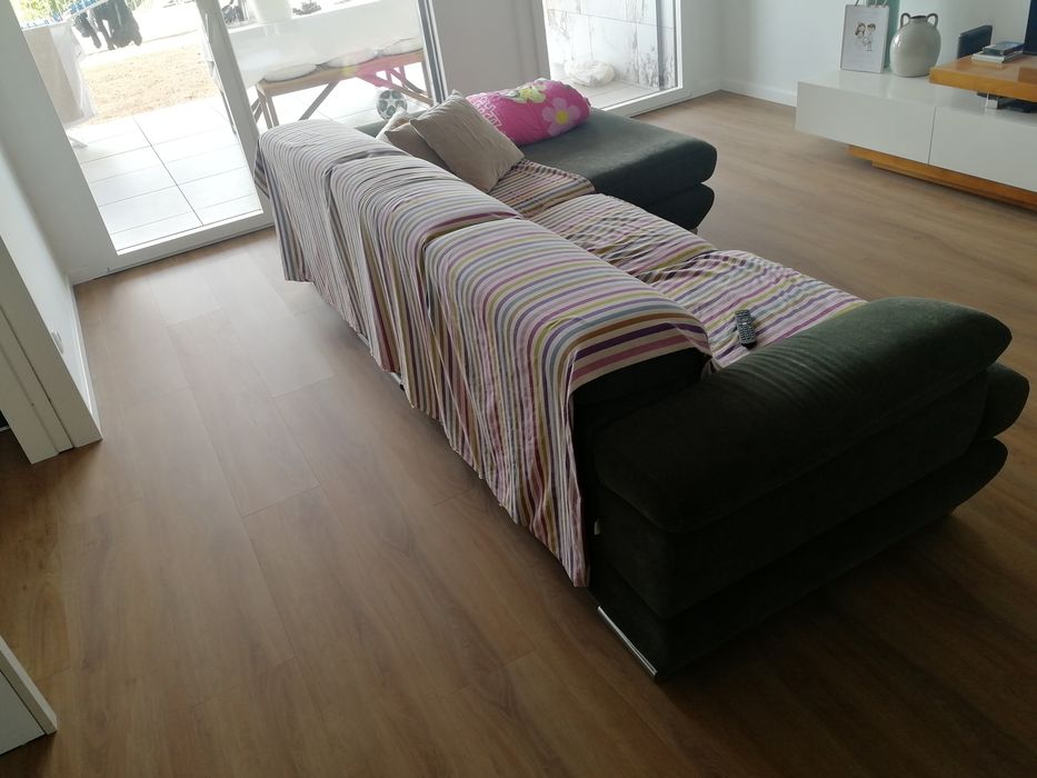 Sofá com chaise longue