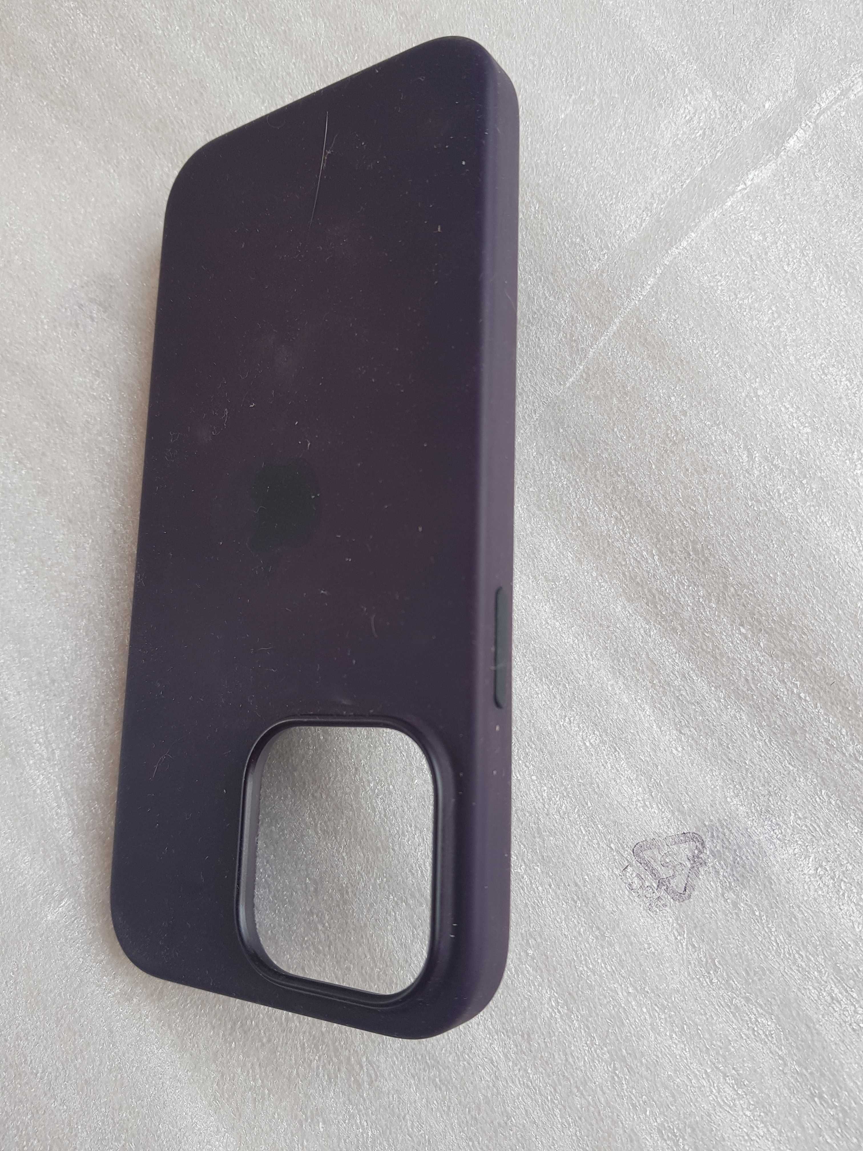 etui ajfon 14 pro-używane