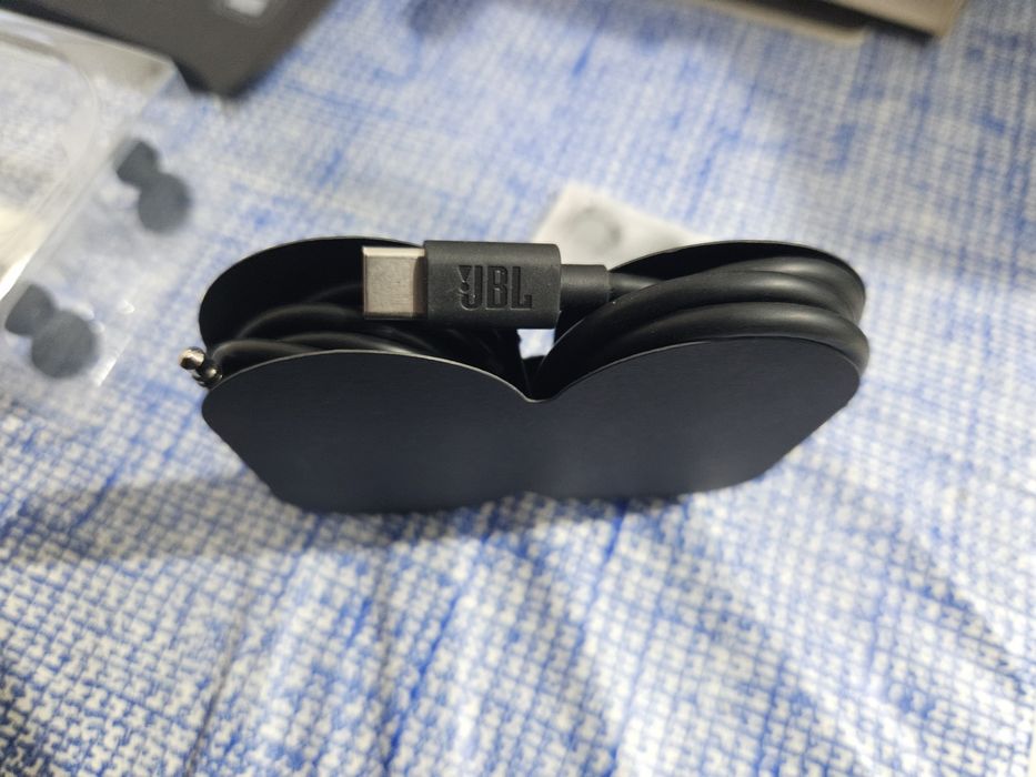 JBL Tour Pro 3 como novos. Embalagem um pouco danificada.