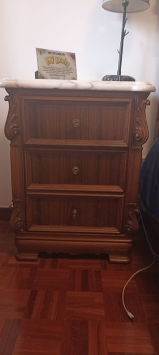 Cama e mesinhas vintage