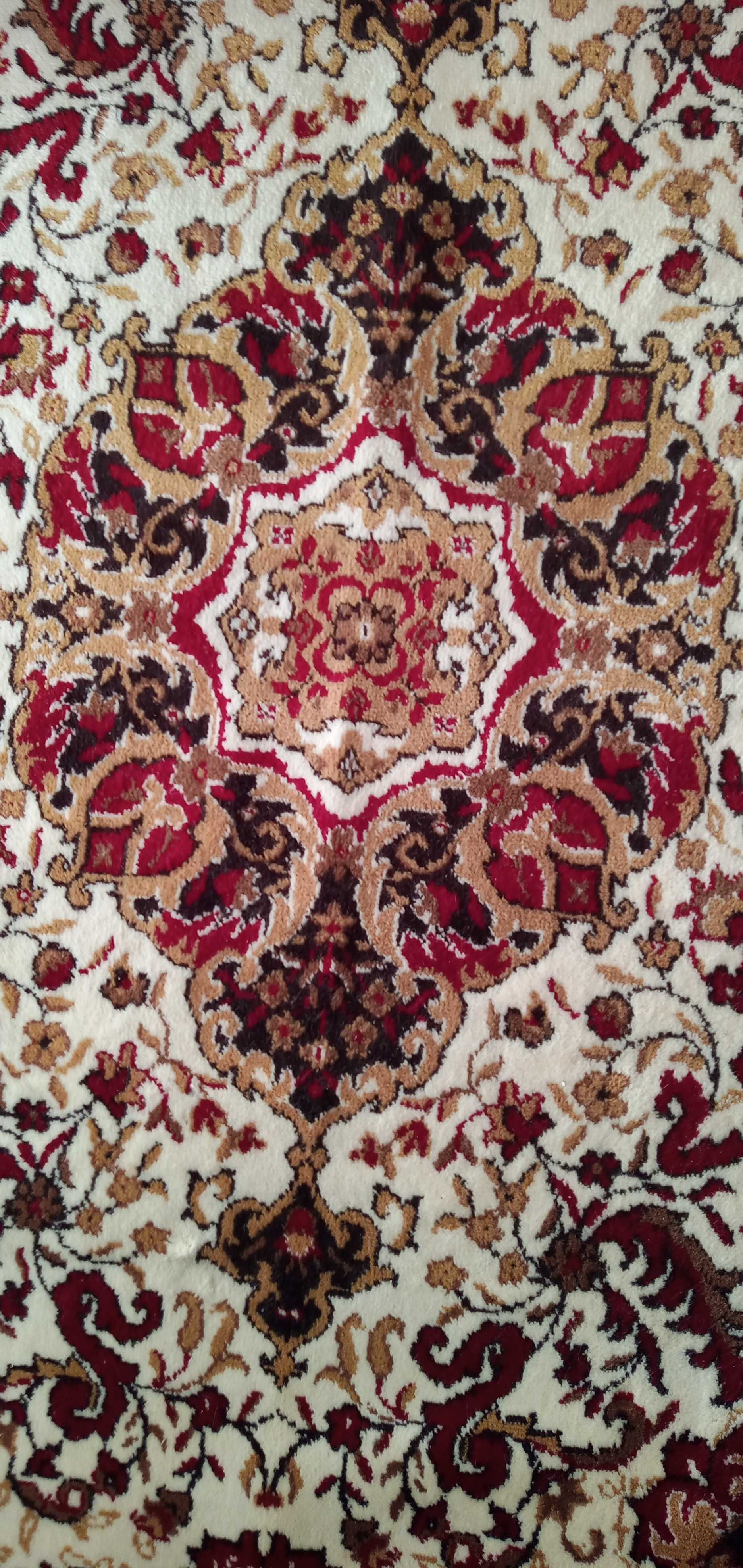 Tapete bordeaux 1,76x1,25 50€