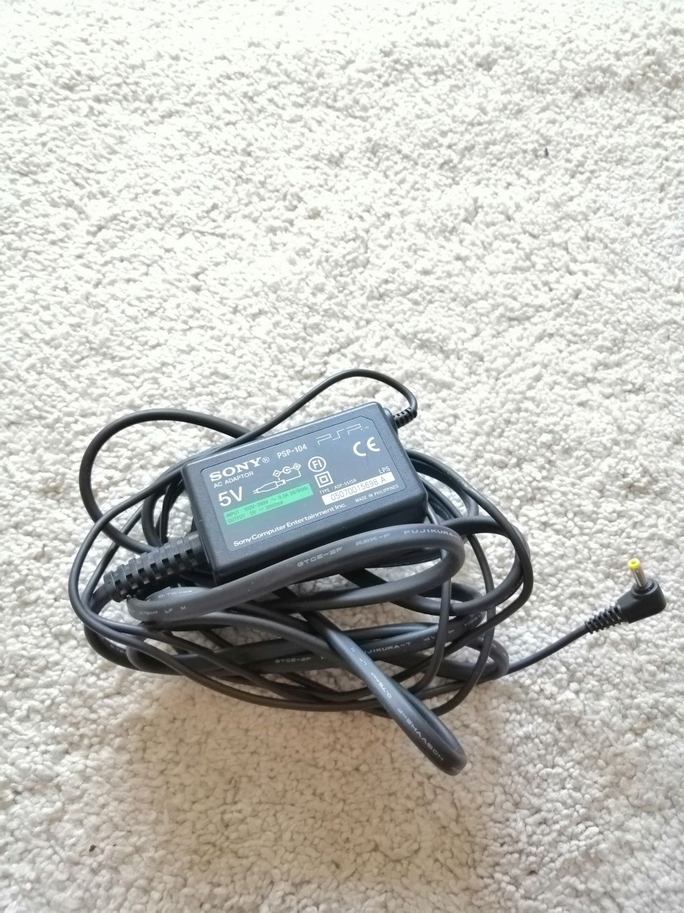 PSP + fifa 12 + carregador + cartão memoria 4G + bolsa psp + 3 capas p