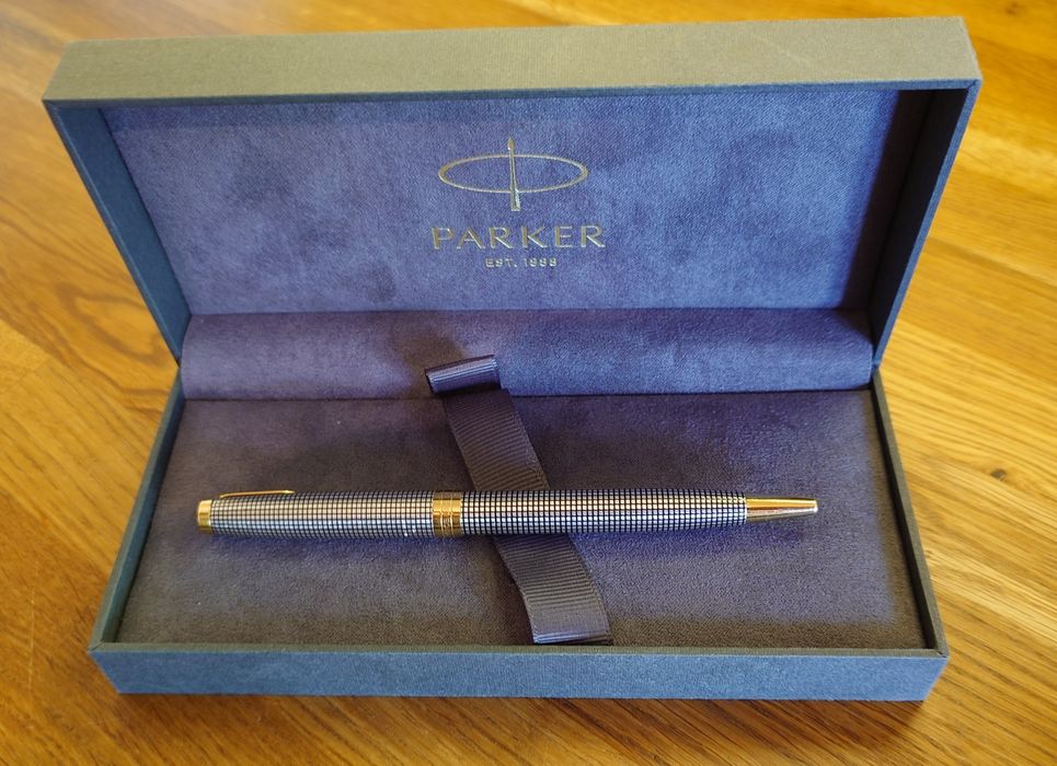Długopis Parker Sonnet Premium Chiselled Silver GT  Srebro