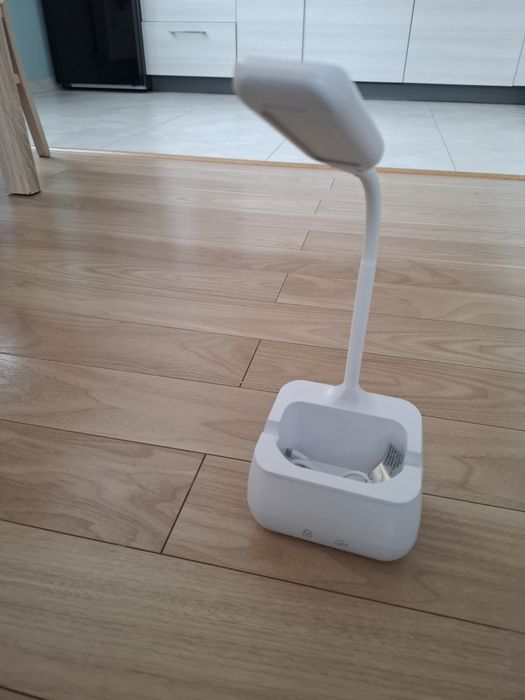 Lampka biurkowa ze zmianą kolorów