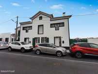 Moradia dividida em 7 apartamentos