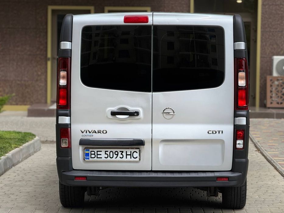Продам Opel Vivaro Груз-пас 2015 року.