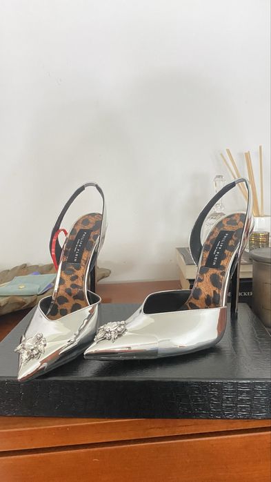Sapatos sling back prateados