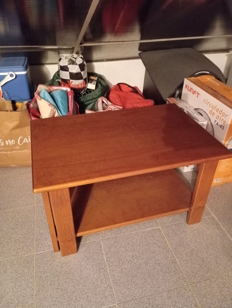 Mesa de apoio sala de estar em cerejeira